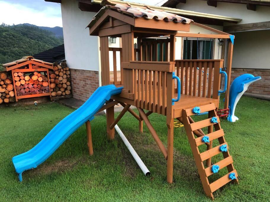 فيلا Casa Nas Montanhas Em دومينغوس مارتينز المظهر الخارجي الصورة